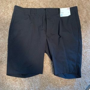 UNIQLO Men’s shorts size XL waist 36-39 in (black w/ pattern)
